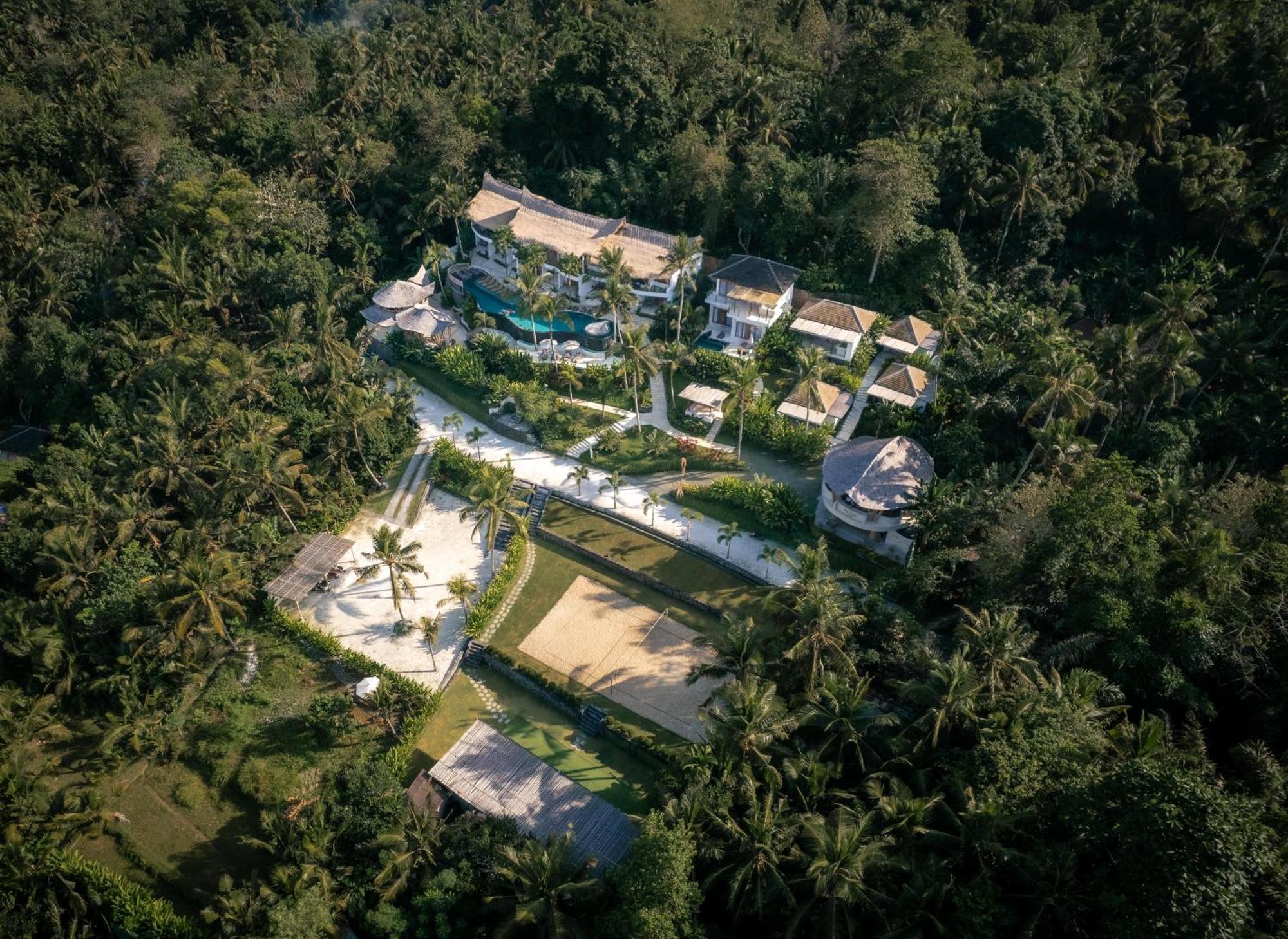 Neano Escape Hotel Manggis Buitenkant foto Aerial view of the hotel